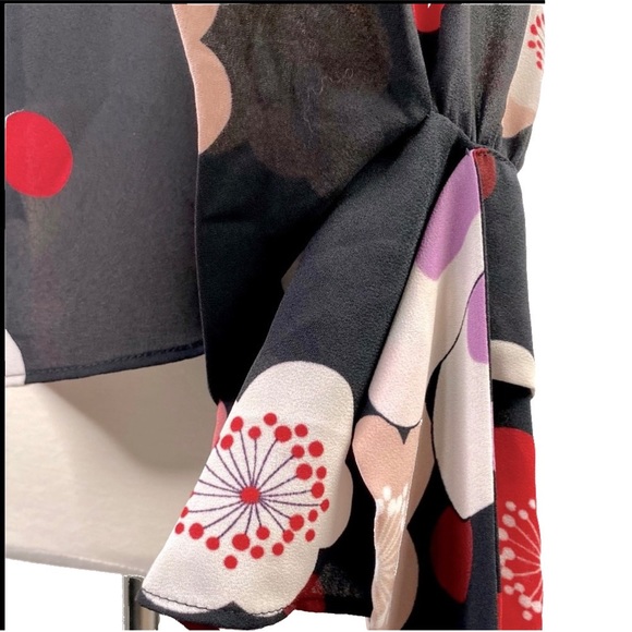 Ann Taylor Bow Cuff Black Blouse with Multicolor Floral Pattern. Size S - Picture 7 of 11